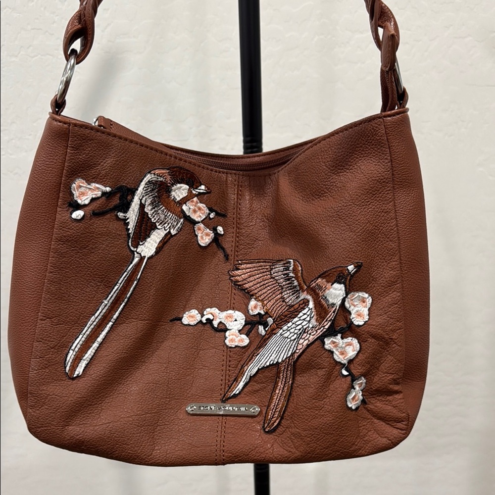 Stone Mountain leather bag with customized bird embroidery